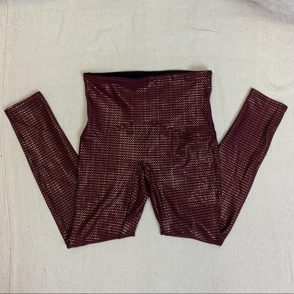 SPANX Metallic Dot Print Active 7/8 Booty Leggings - Picture 7 of 12